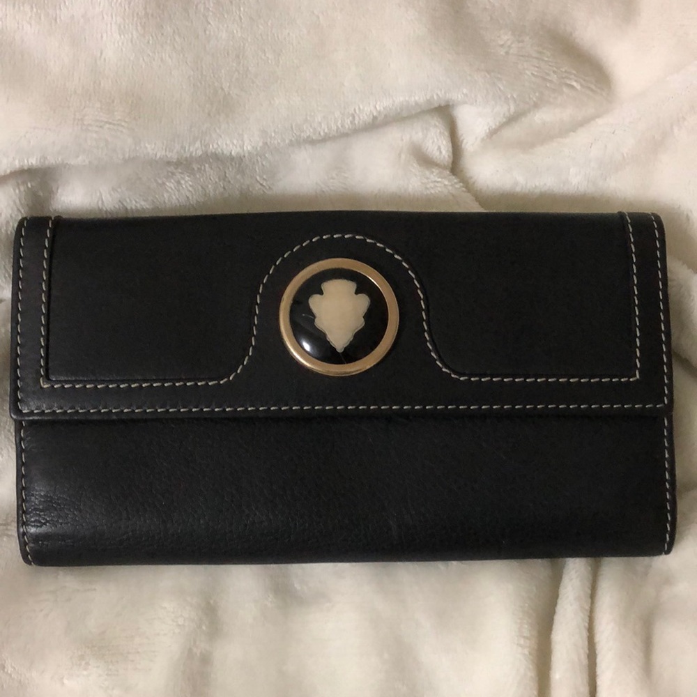 Vintage Gucci Wallet Black Leather. Damaged** Missing logo hardware on front.